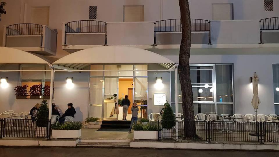 Hotel Lora Rimini Exterior photo